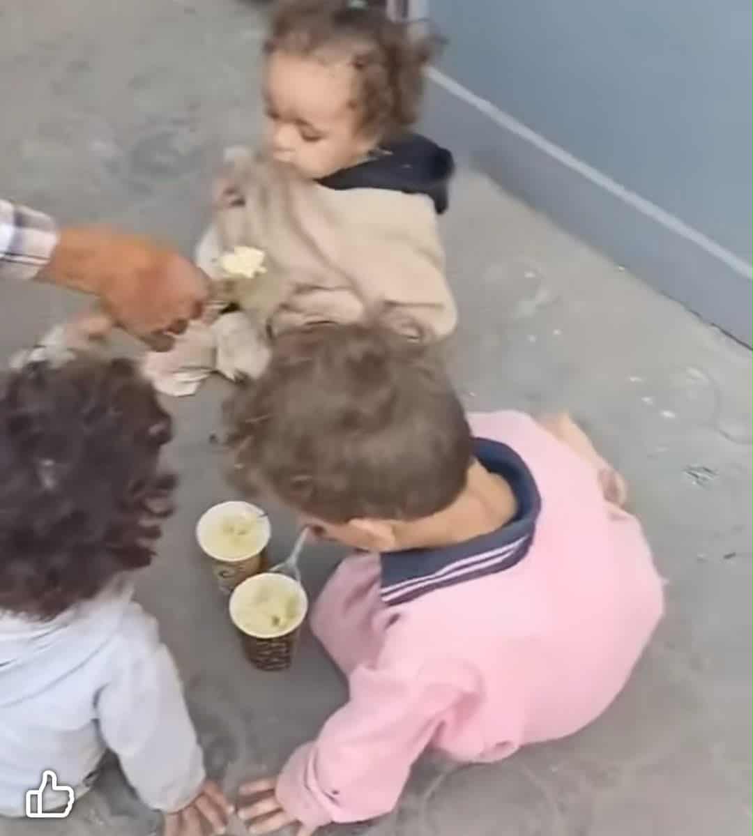 الأطفال الثلاثة