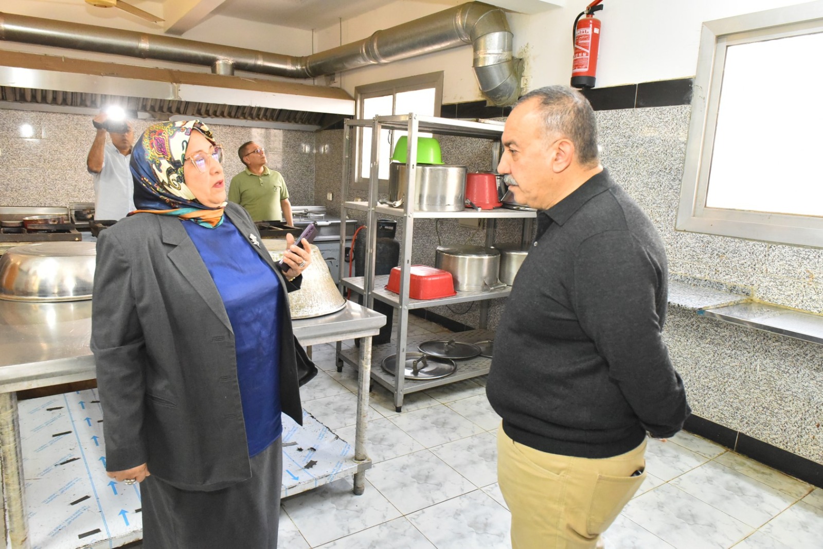 جانب من جولة محافظ أسيوط (3)