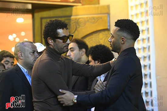 عمرو سعد في عزاء والد محمد رمضان عمرو سعد في عزاء والد محمد رمضان