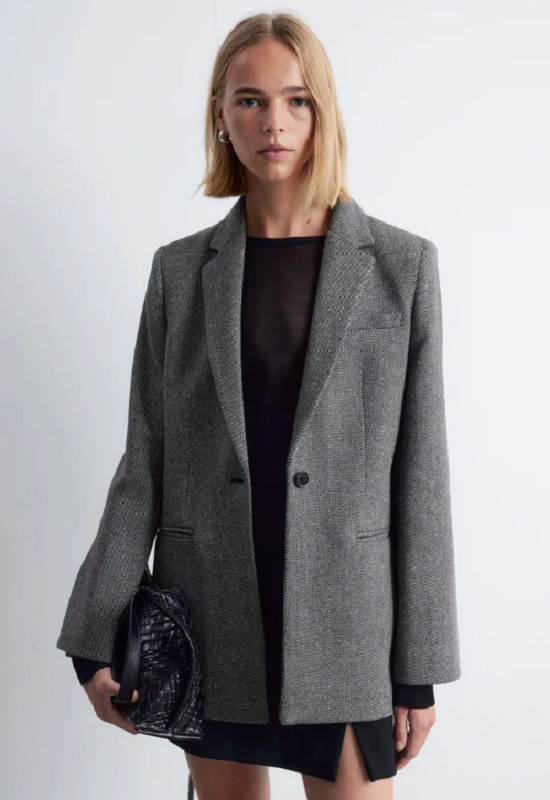 بليزر من اللون الرمادي