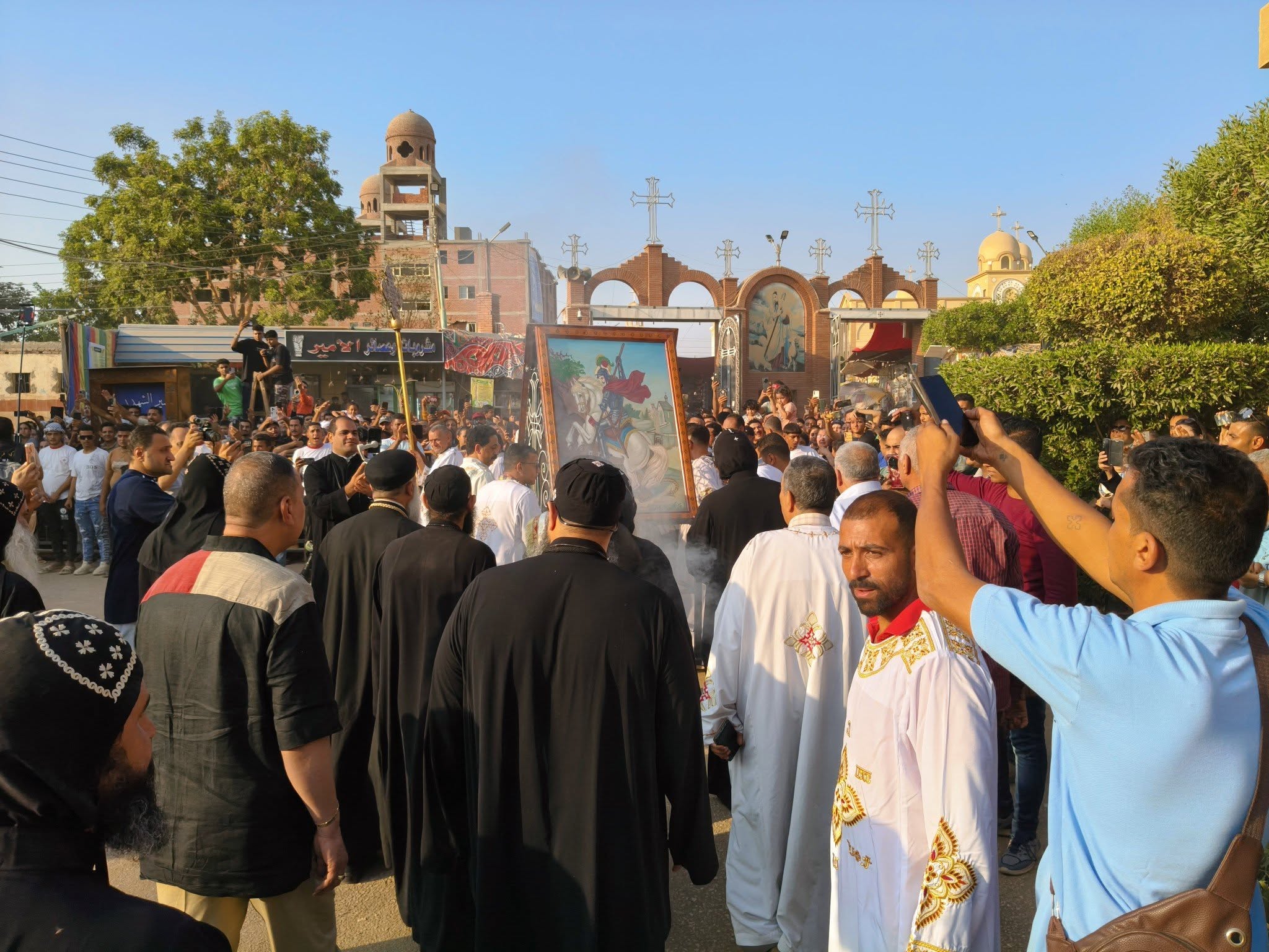 أولى فعاليات الإحتفال السنوي بالصلوات والتسابيح فى دير مارجرجس أولى فعاليات الإحتفال السنوي بالصلوات والتسابيح فى دير مارجرجس