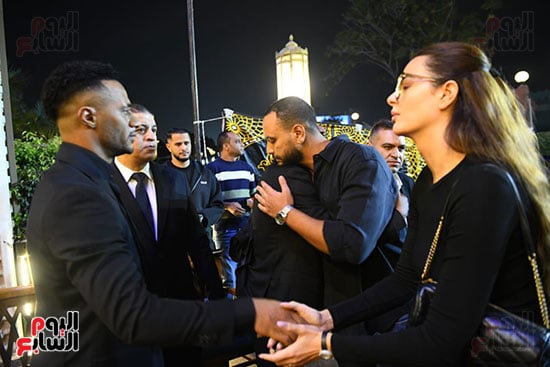 هنادى تقدم العزاء