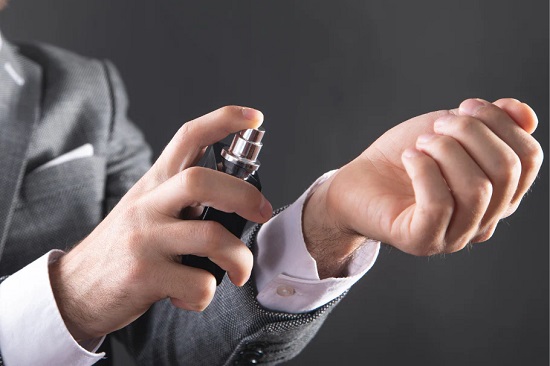 كيفية اختيار العطور المناسبة