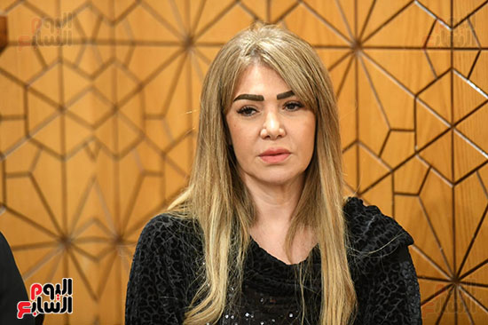 لقاء سويدان في عزاء والد محمد رمضان لقاء سويدان في عزاء والد محمد رمضان