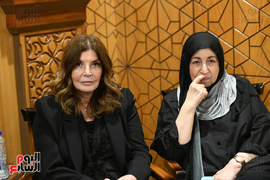 النجمة ميرفت أمين في العزاء النجمة ميرفت أمين في العزاء