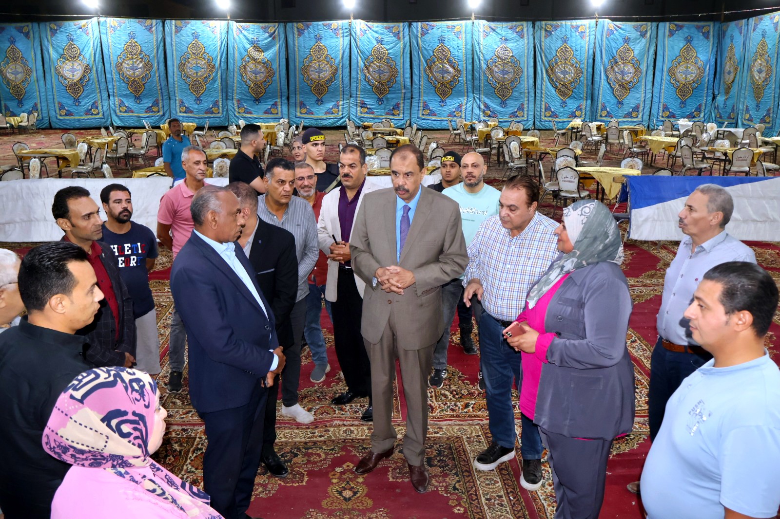 من داخل المقرات 