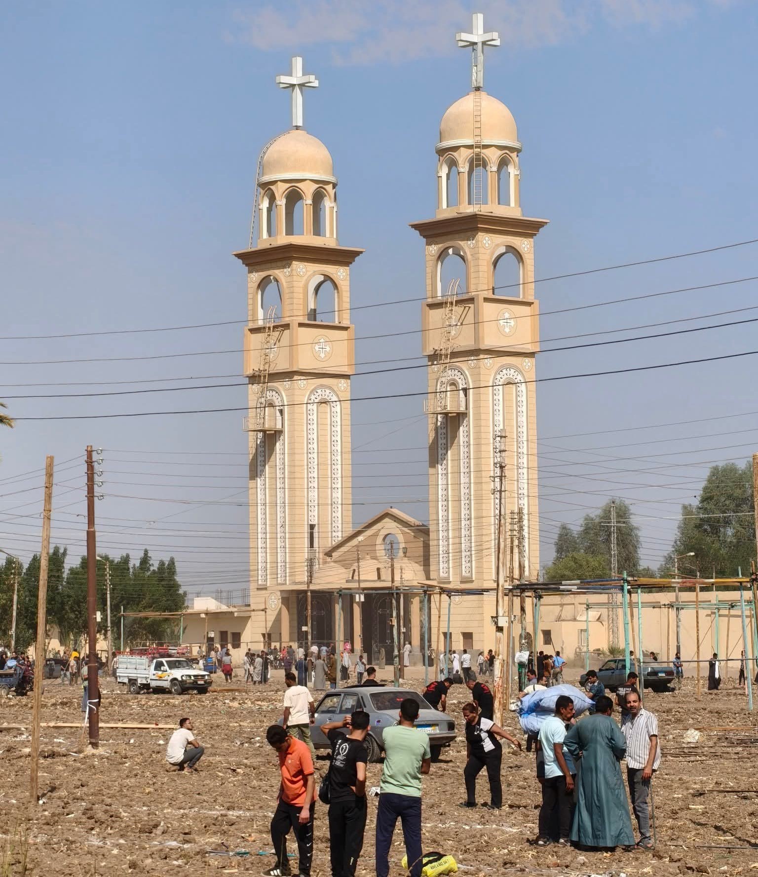 توافد العشرات من الأقباط لبدء التخييم قبل 10 أيام من الإحتفال السنوي