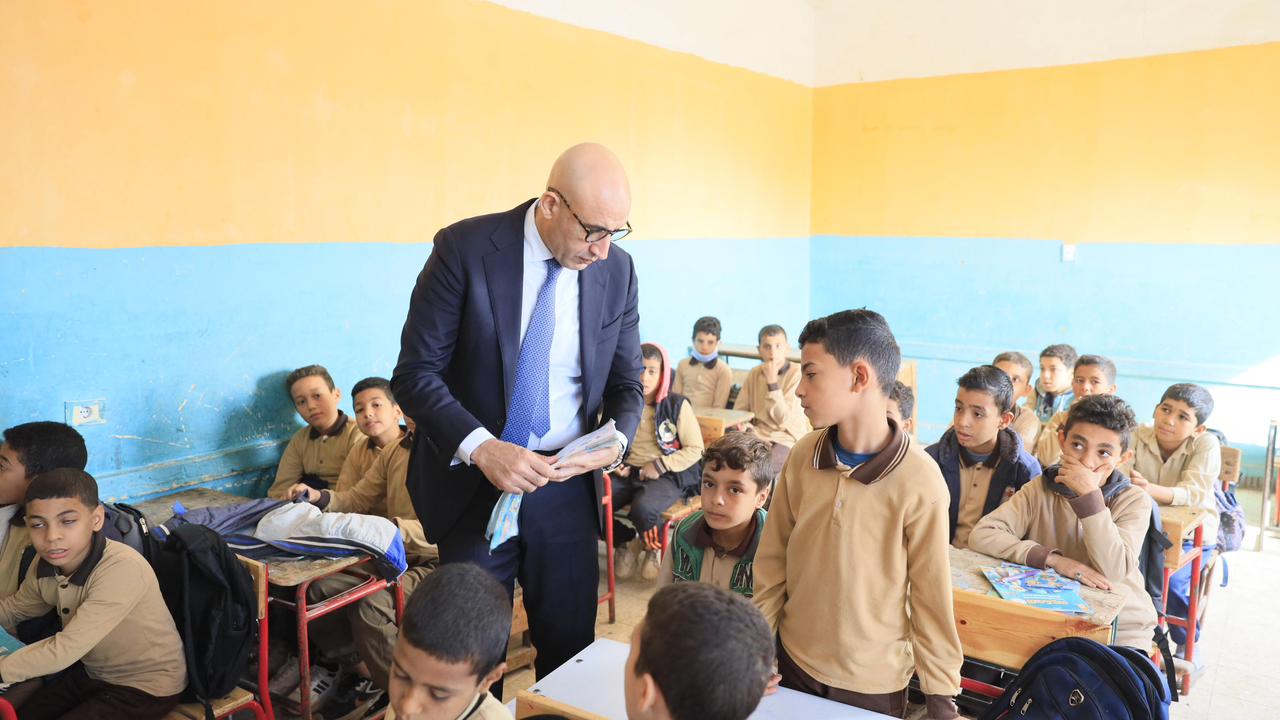 وزير التربية والتعليم خلال الجولة