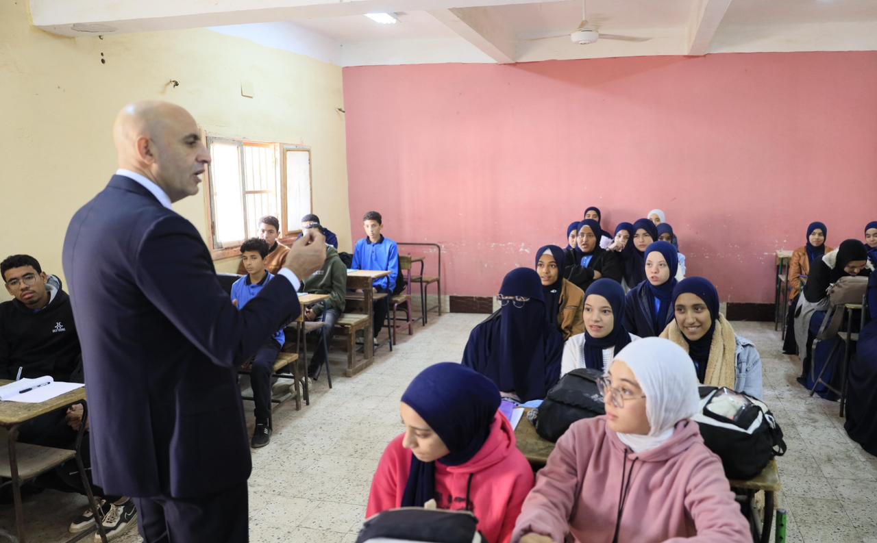 وزير التعليم يفاجئ مدارس البدرشين والصف بالجيزة لمتابعة انضباط الدراسة