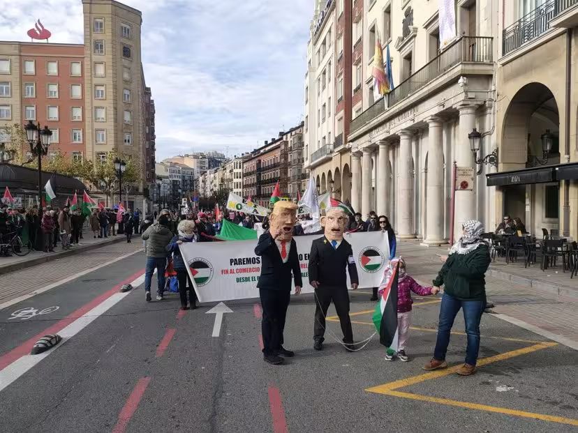 دمى نتنياهو وترامب دمى نتنياهو وترامب