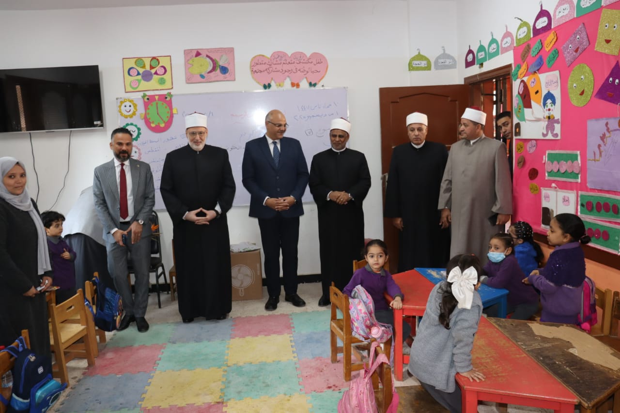 المحافظ ووكيل الأزهر يتفقدان الفصول المحافظ ووكيل الأزهر يتفقدان الفصول
