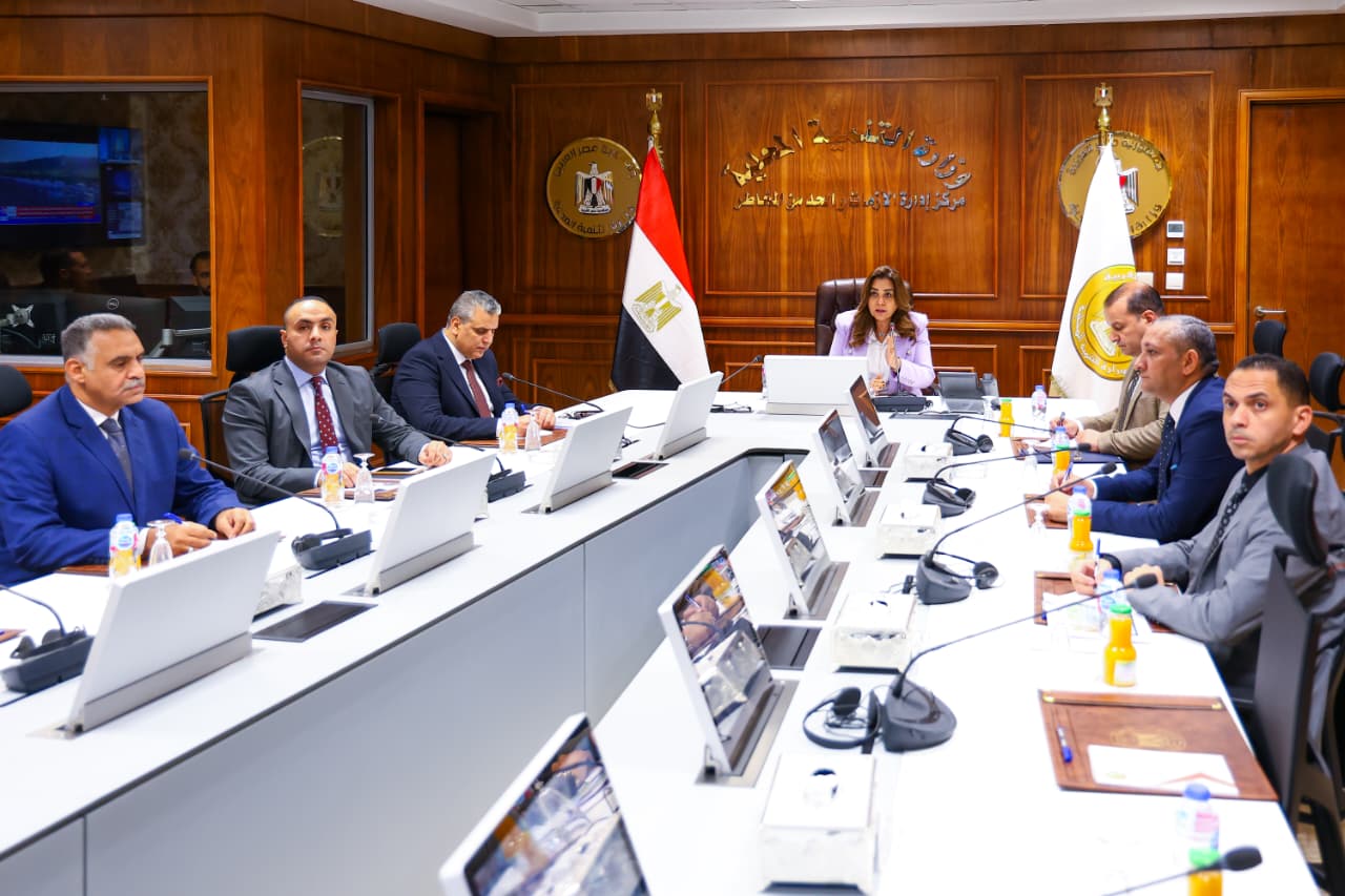 وزيرة التنمية المحلية خلال الاجتماع