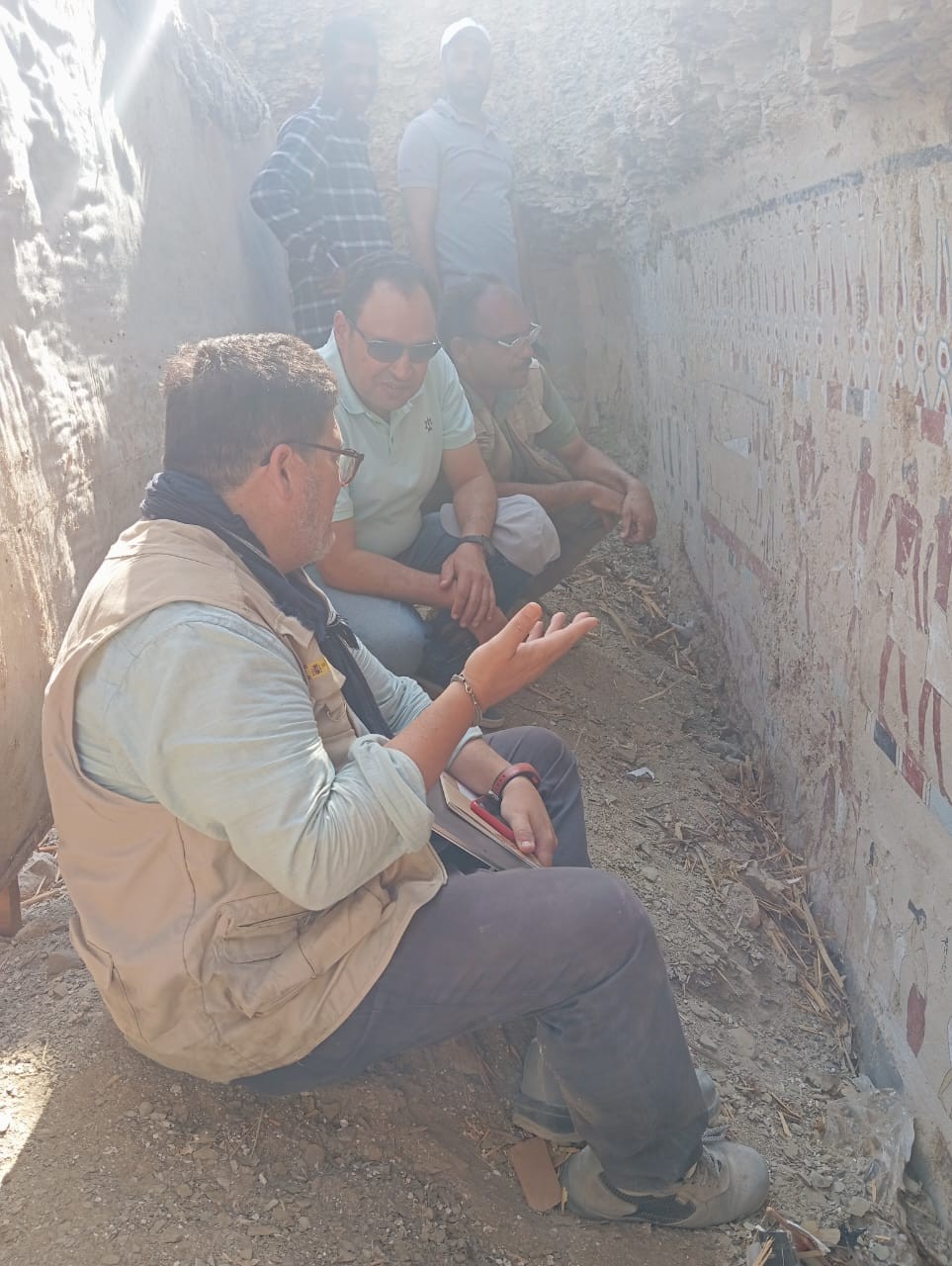 البعثة الأسبانية ترمم جدران ونقوش مقابر الدولة الوسطى فى الأقصر البعثة الأسبانية ترمم جدران ونقوش مقابر الدولة الوسطى فى الأقصر