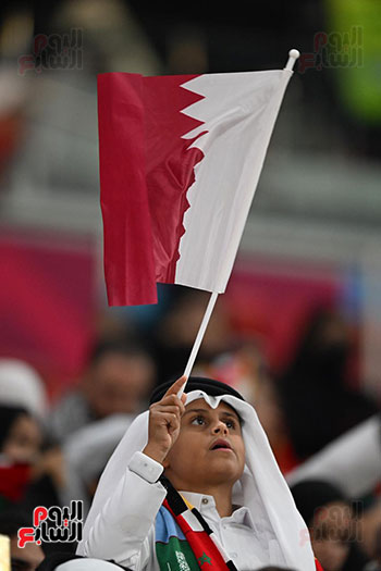 طفل قطري يشجع منتخب بلاده