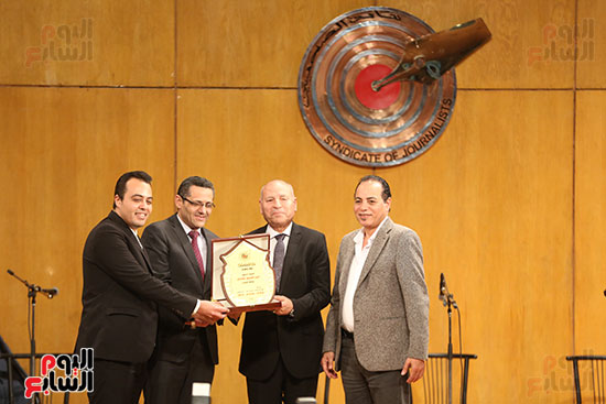 حفل جائزة التفوق الصحفي عقب عودة الزملاء من أداء العمرة (30)