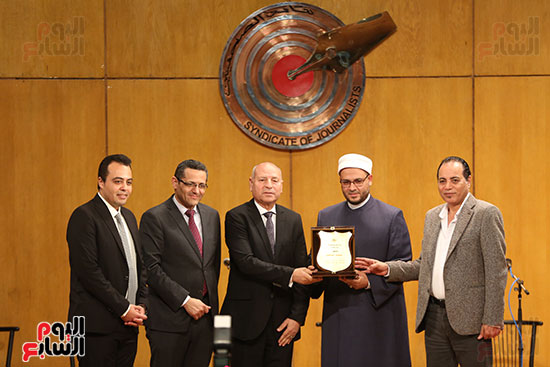 حفل جائزة التفوق الصحفي عقب عودة الزملاء من أداء العمرة (31)