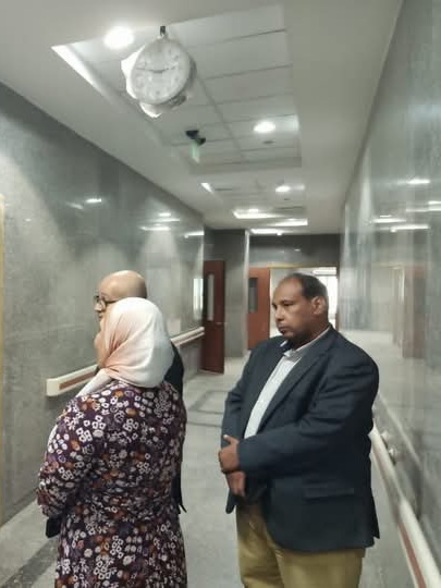 الأطقم الطبية والادارية بالمستشفي