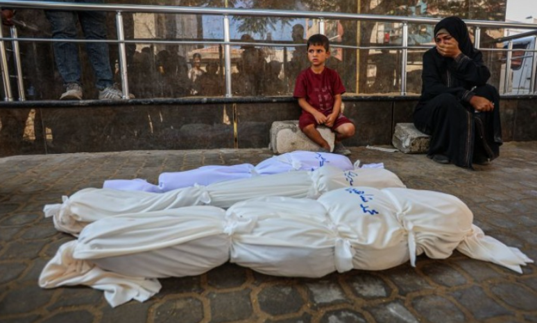 أهالي الشهداء أمام الجثامين