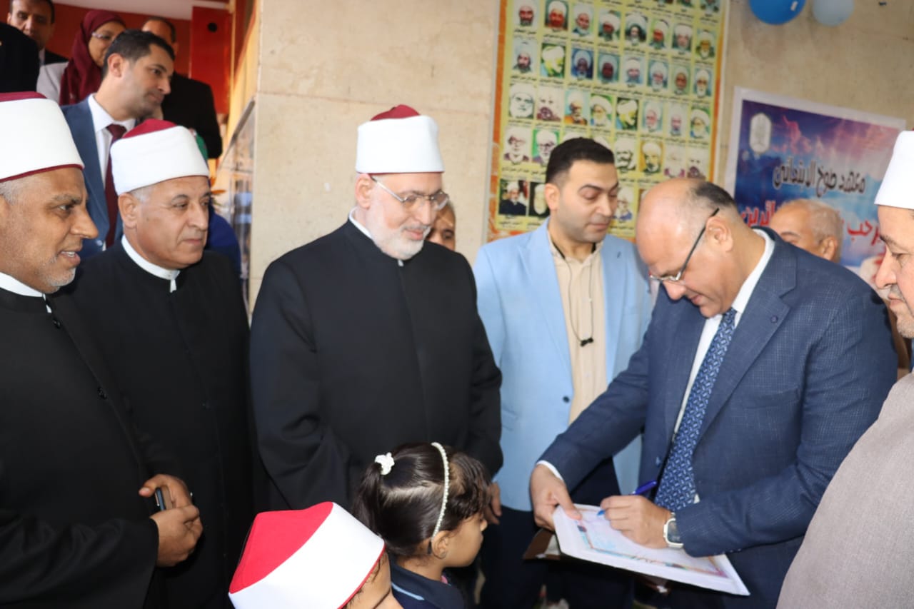 محافظ القليوبية ووكيل الأزهر الشريف داخل المعهد محافظ القليوبية ووكيل الأزهر الشريف داخل المعهد