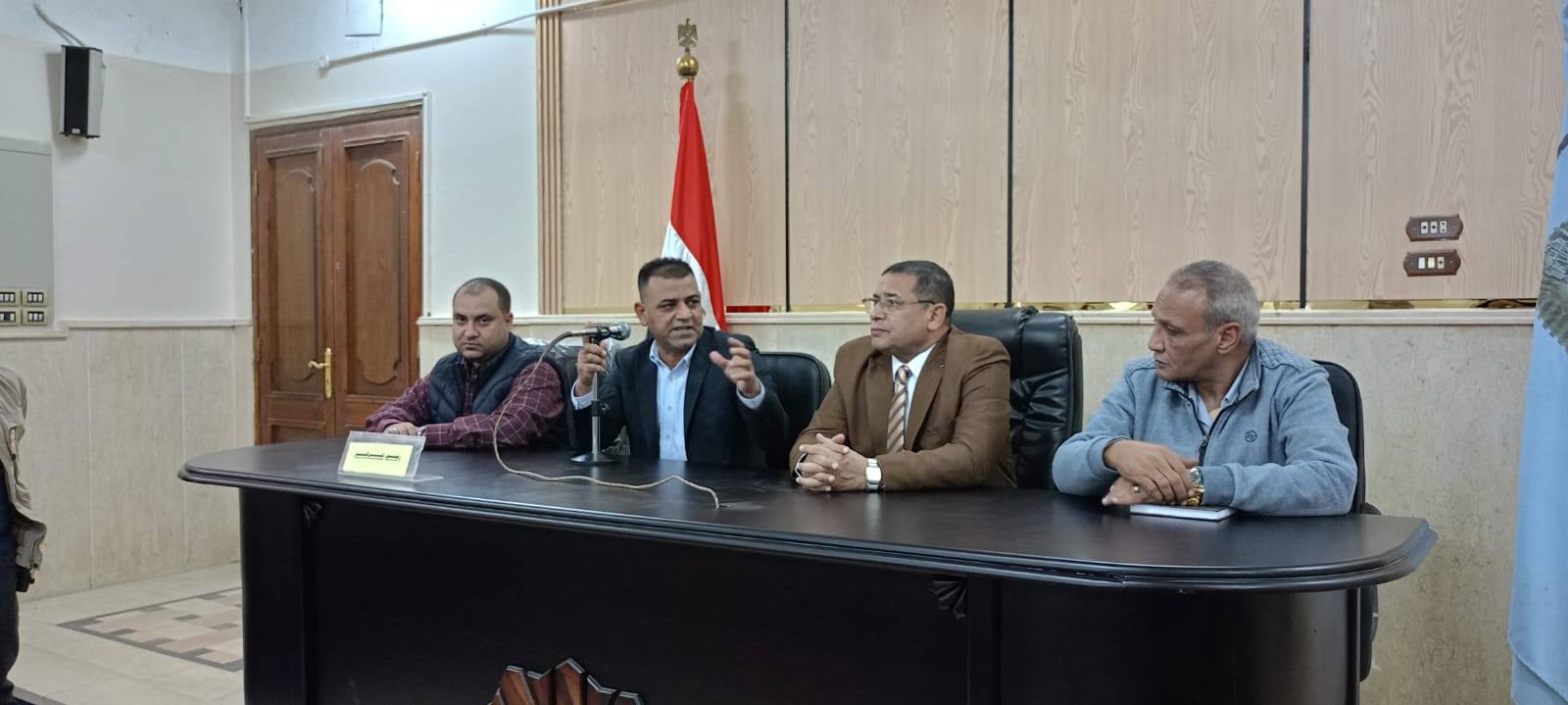 سكرتير مساعد الأقصر ورئيس مدينة البياضية يناقشان مواجهة التعديات سكرتير مساعد الأقصر ورئيس مدينة البياضية يناقشان مواجهة التعديات