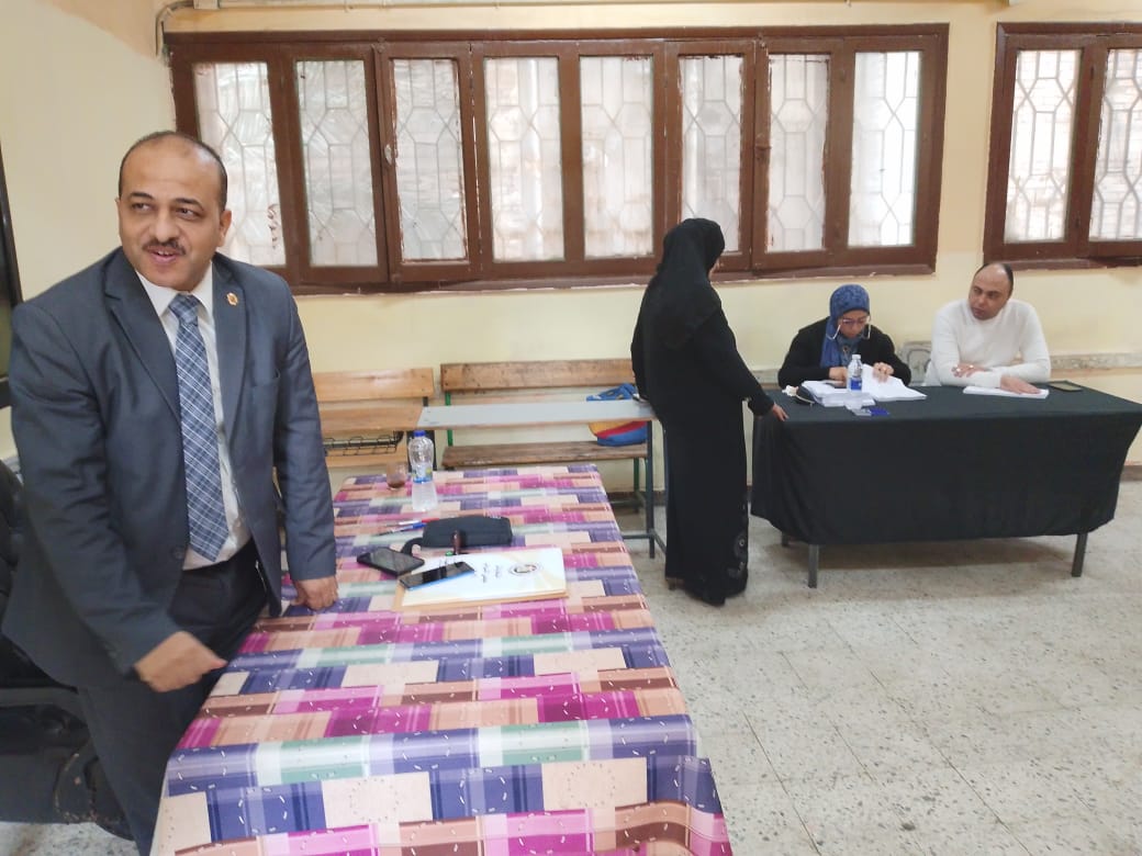 من داخل احدى اللجان من داخل احدى اللجان