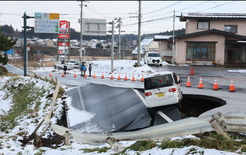 طلاب في طريقهم إلى المدارس