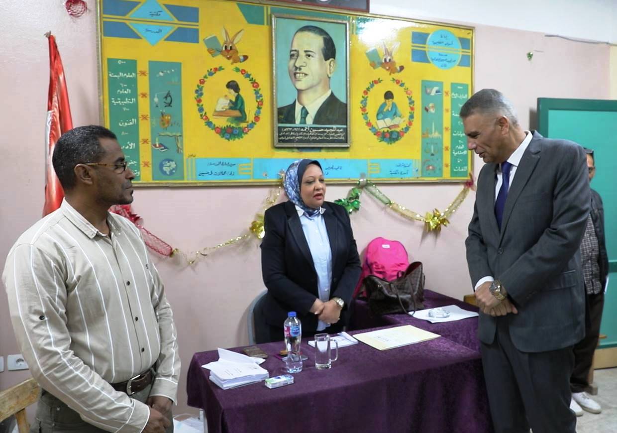 محافظ أسوان يلتقى رئيسة لجنة انتخابية محافظ أسوان يلتقى رئيسة لجنة انتخابية