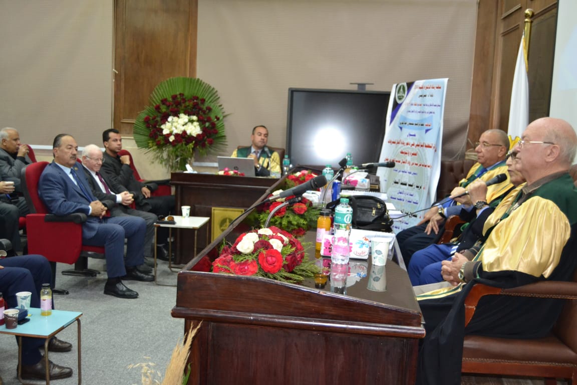 أثناء مناقشة الرسالة أثناء مناقشة الرسالة