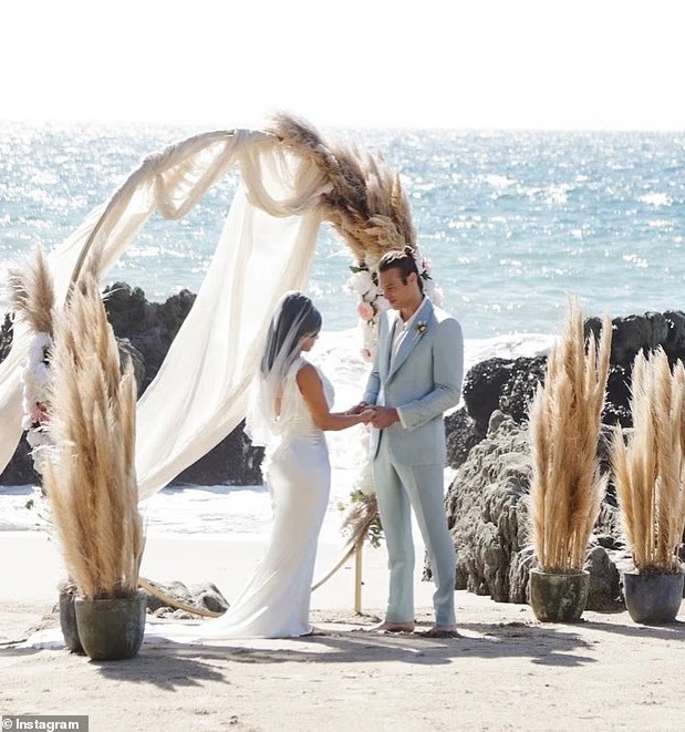 كيم كارداشيان بفستان زفاف