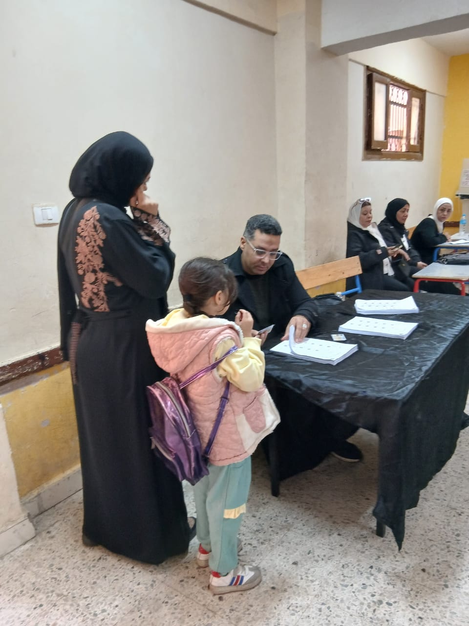 من داخل احدى اللجان من داخل احدى اللجان