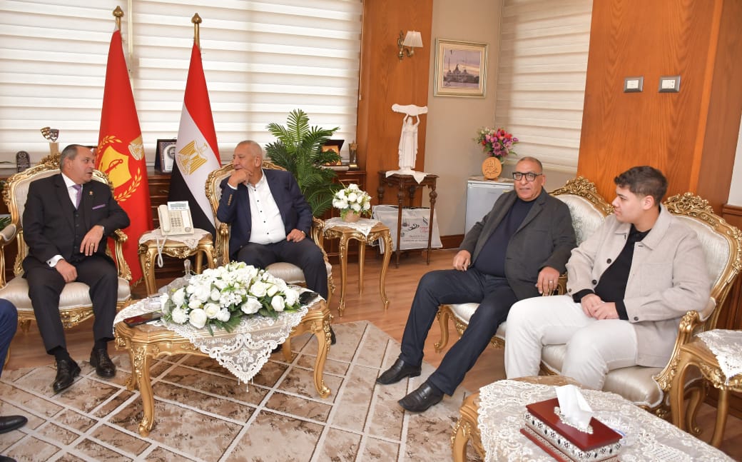 أبو علي مع المحافظ