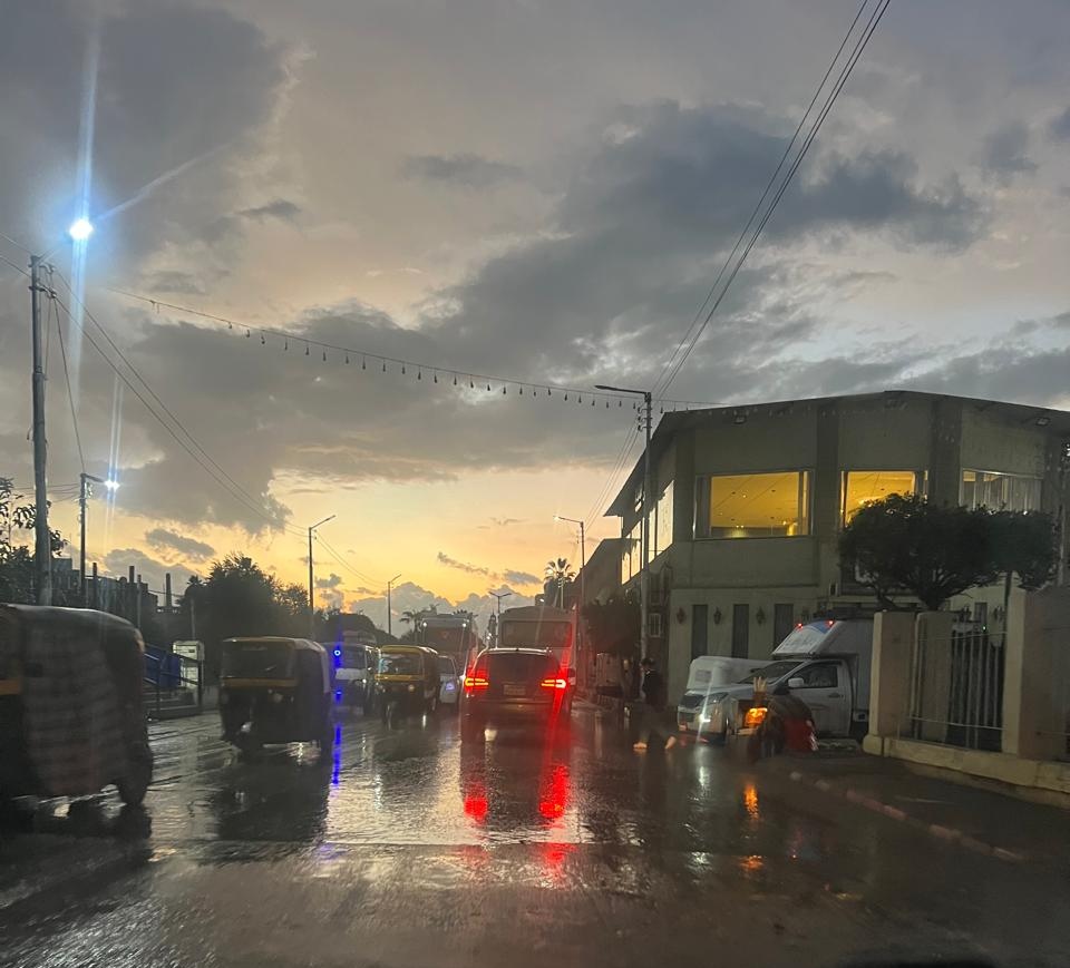 سماء ملبده بالغيوم سماء ملبده بالغيوم