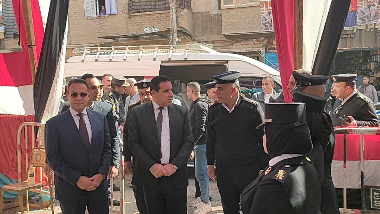 مدير أمن سوهاج خلال الجولة مدير أمن سوهاج خلال الجولة