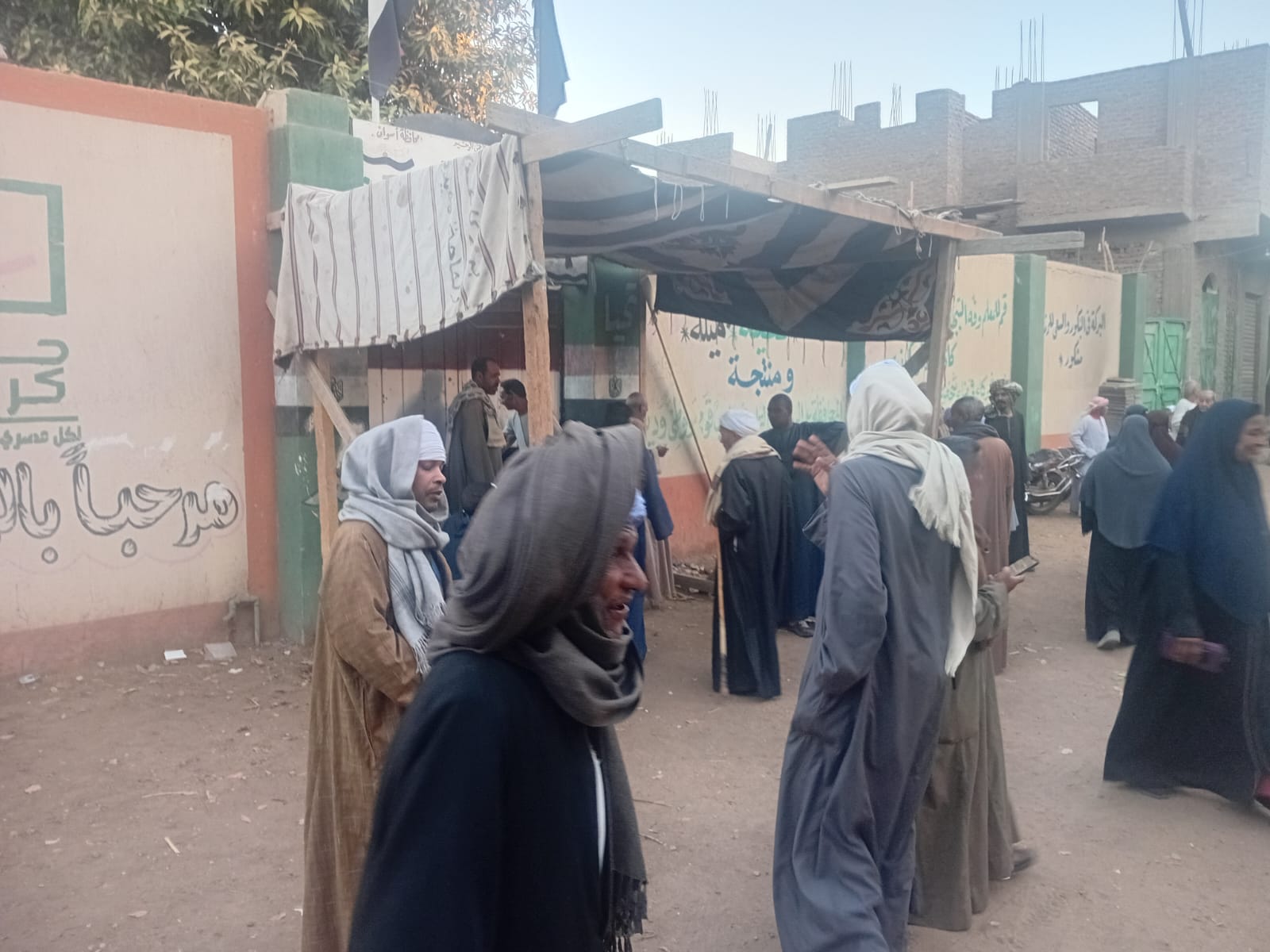 رجال ادفو امام اللجان رجال ادفو امام اللجان