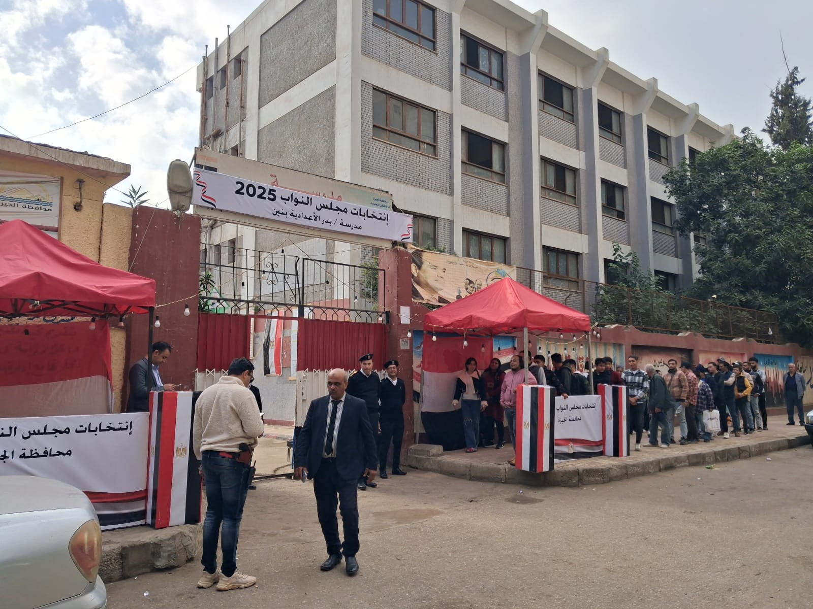 إقبال كبير من المواطنين على انتخابات مجلس النواب بالدقى إقبال كبير من المواطنين على انتخابات مجلس النواب بالدقى