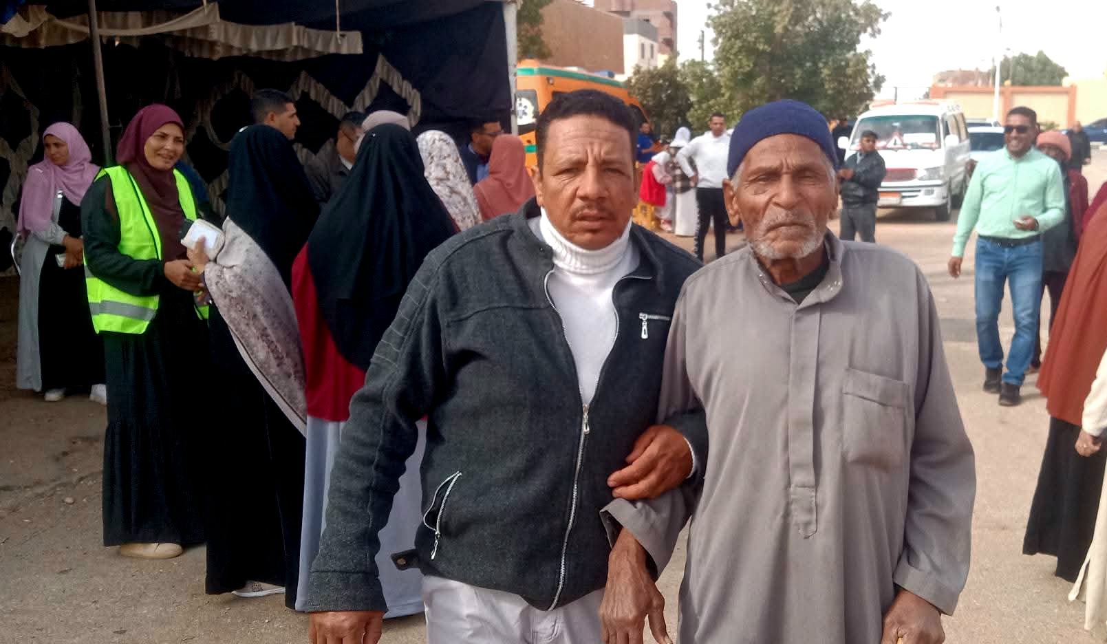 طوابير الناخبين علي تتزايد على اللجان  (12)