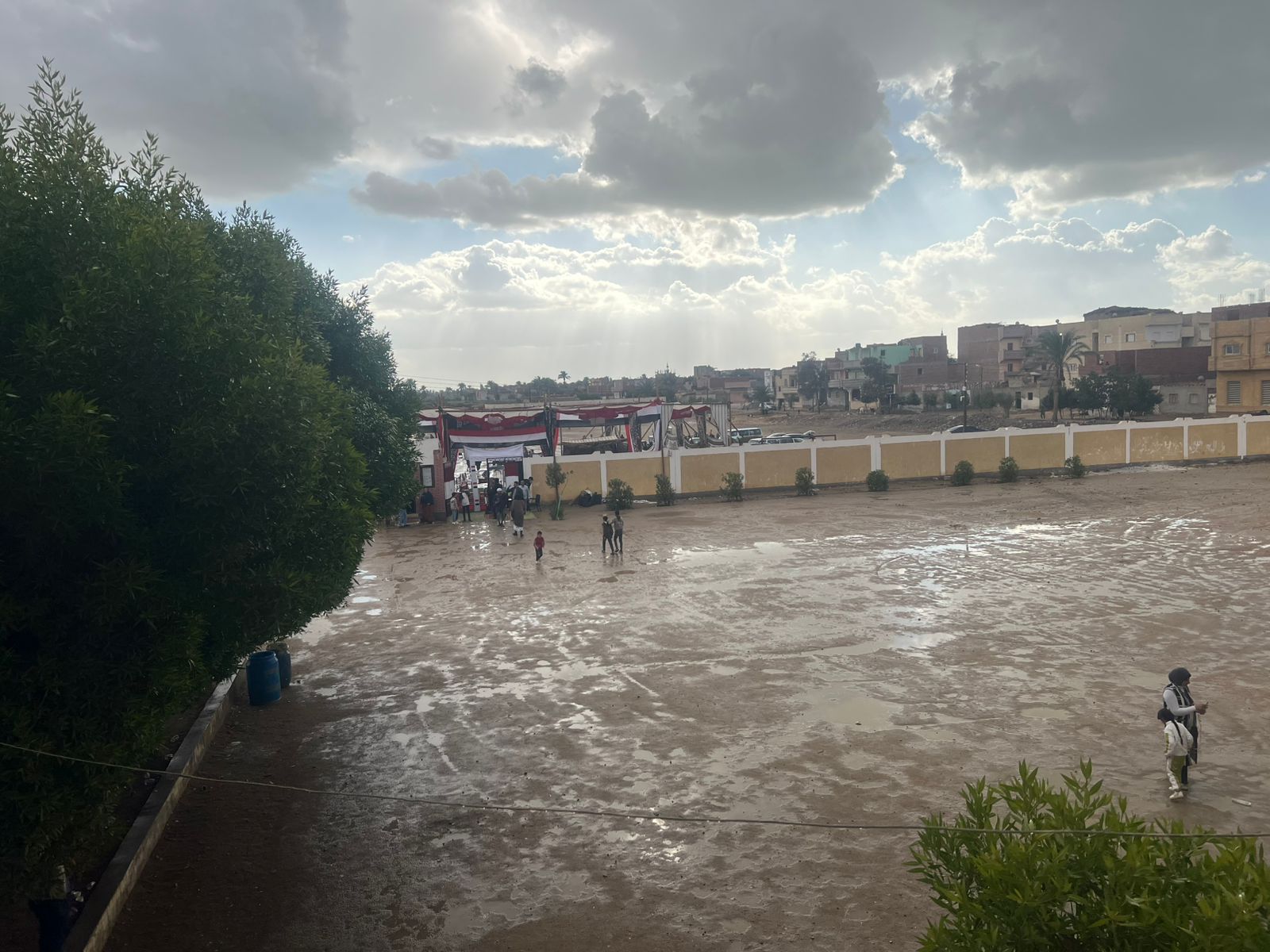 أمطار غزيرة بمحيط اللجان الانتخابية بالفيوم (5)