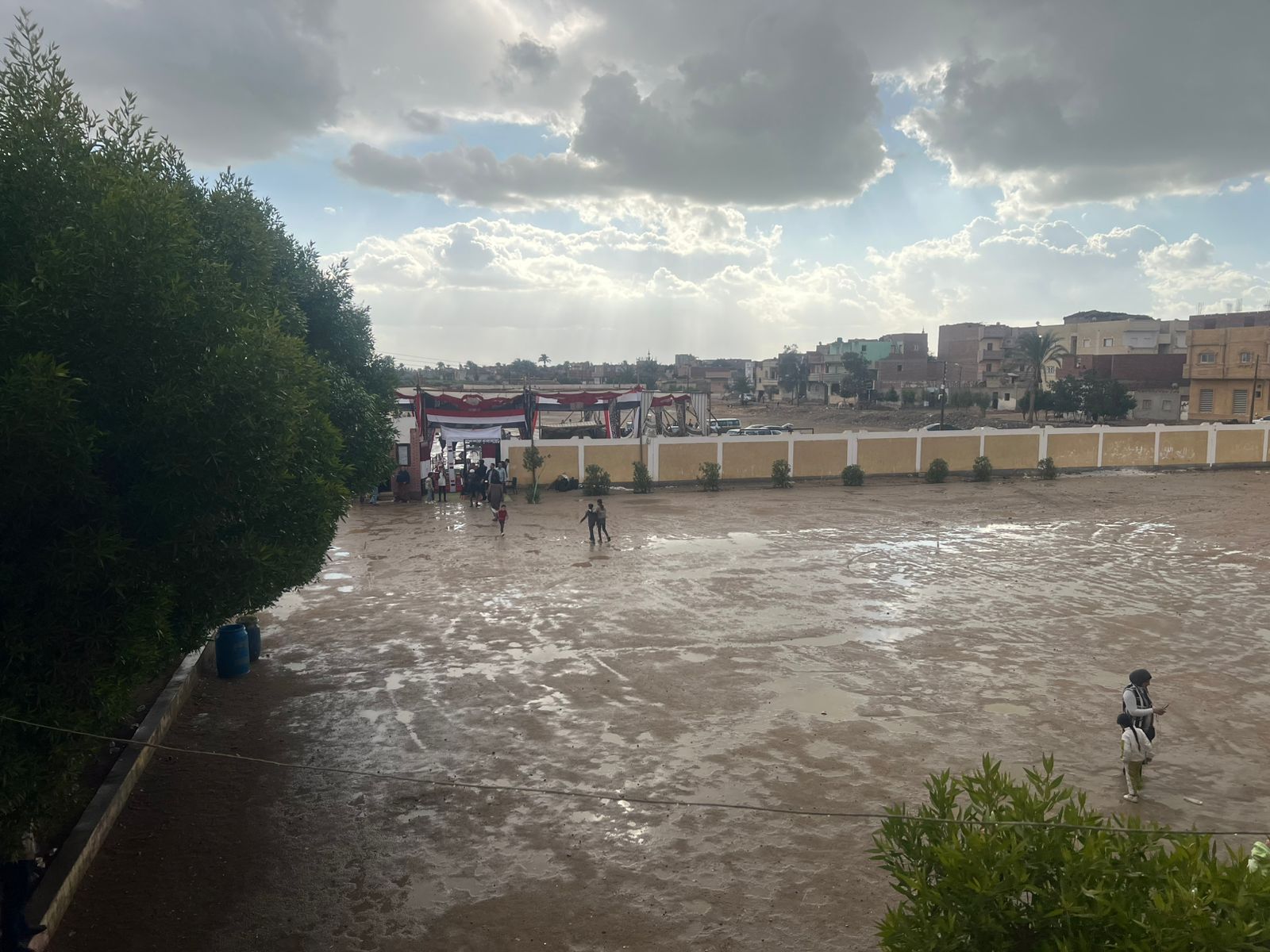 أمطار غزيرة بمحيط اللجان الانتخابية بالفيوم (6)