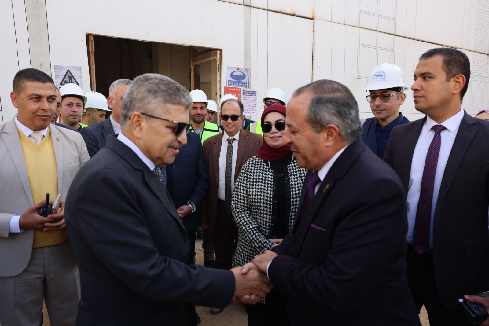 رئيس الهيئة والمخافظ رئيس الهيئة والمخافظ