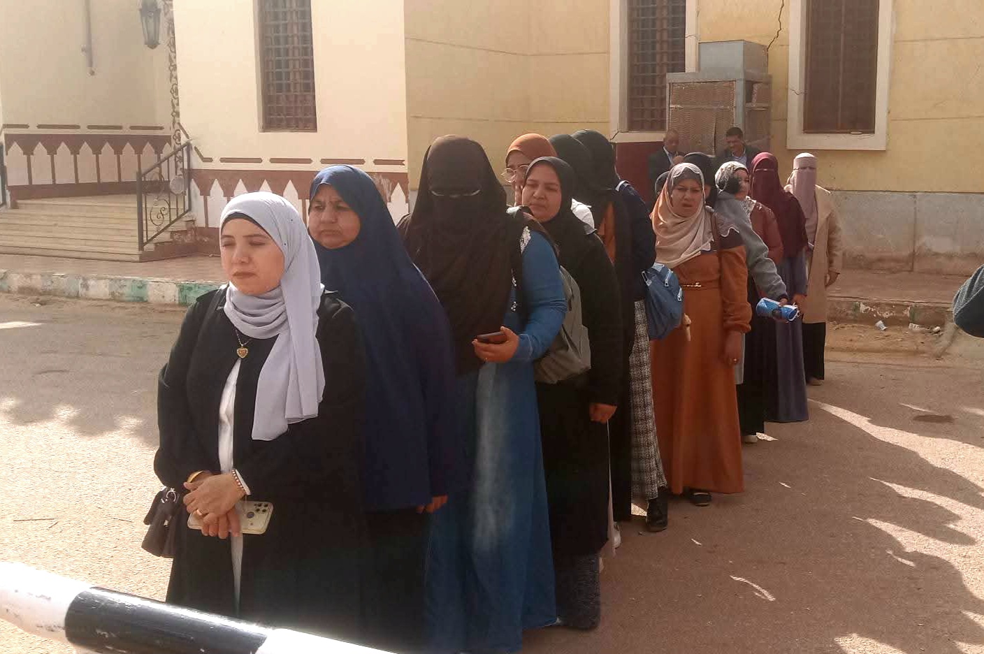 طوابير الناخبين علي تتزايد على اللجان  (6)