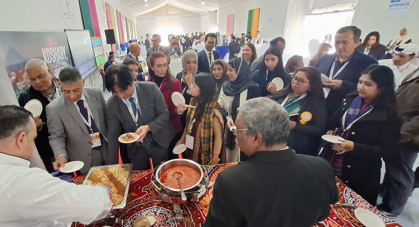 الوفود تحتفل بتسجيل الكشرى الوفود تحتفل بتسجيل الكشرى