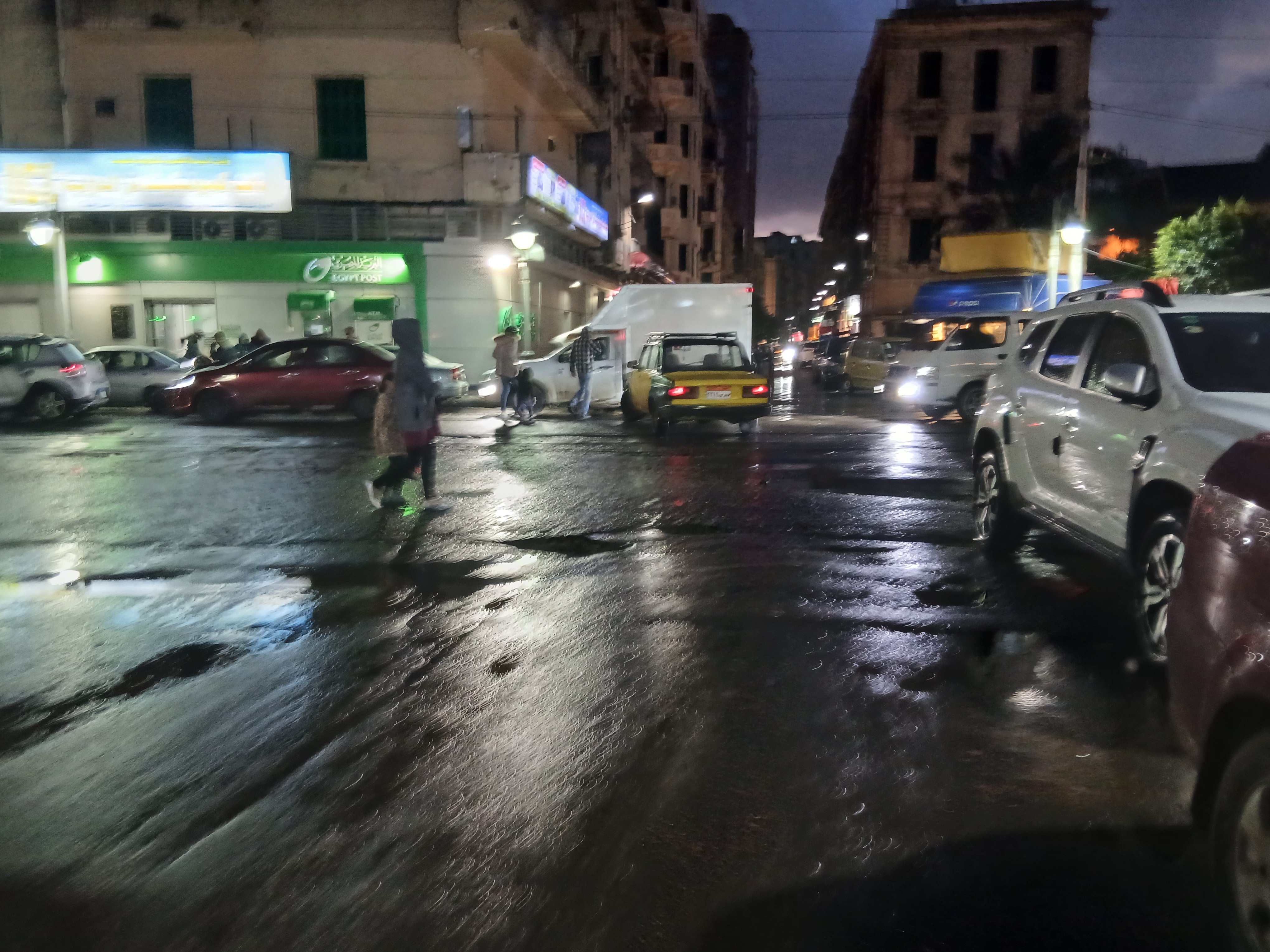 امطار غزيرة في الإسكندرية ليلا امطار غزيرة في الإسكندرية ليلا