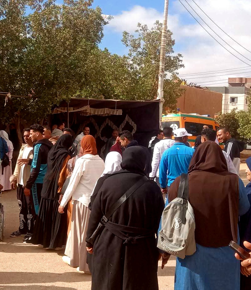 طوابير الناخبين علي تتزايد على اللجان  (10)