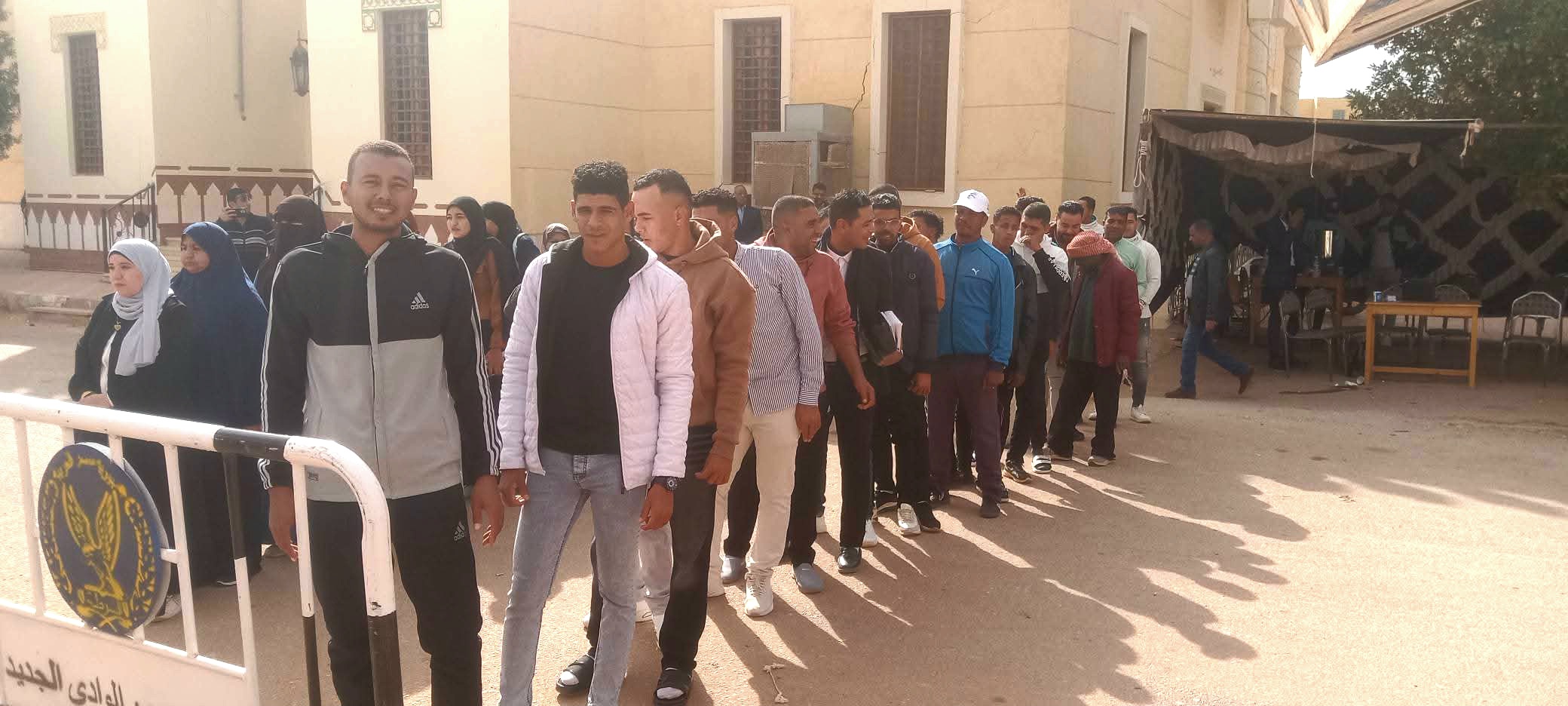 طوابير الناخبين علي تتزايد على اللجان  (2)