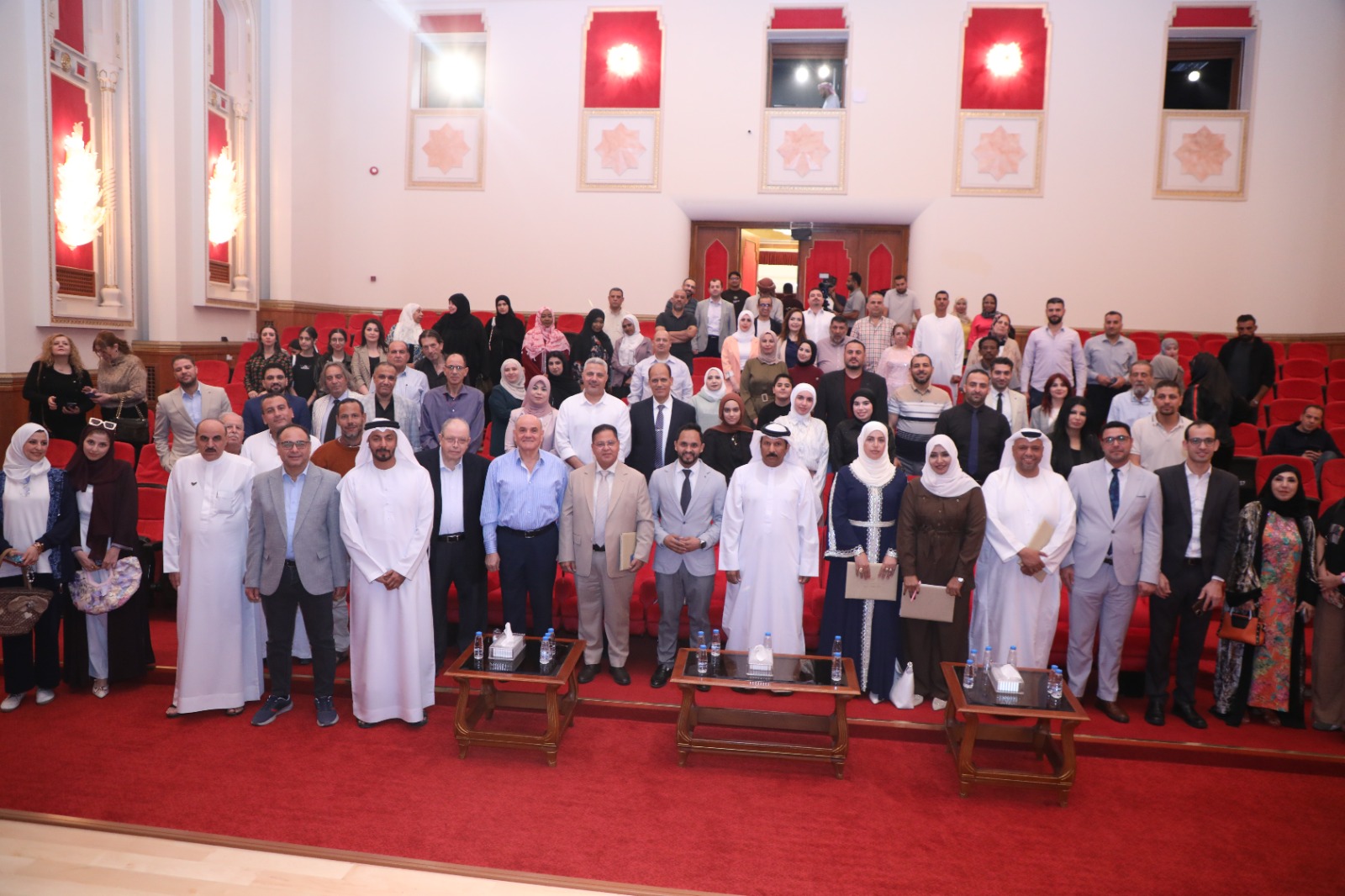 جانب من الأمسية الشعرية جانب من الأمسية الشعرية