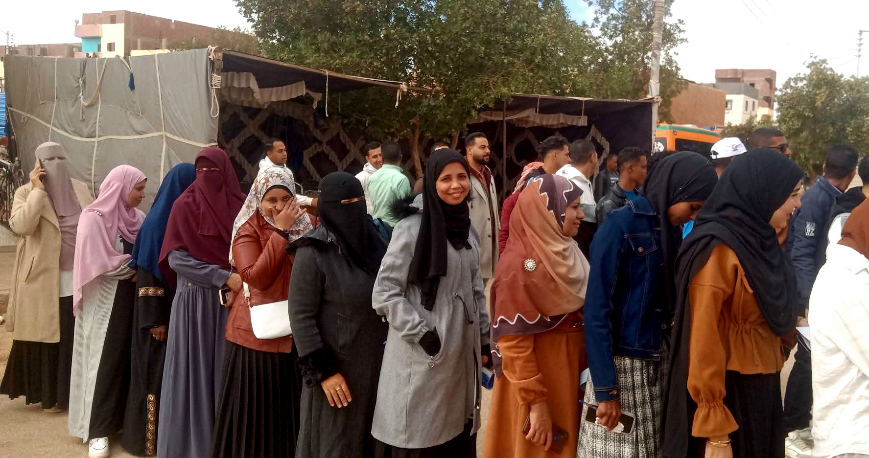 طوابير الناخبين علي تتزايد على اللجان  (4)