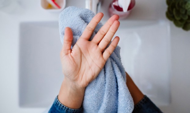 تجفيف اليدين تجفيف اليدين