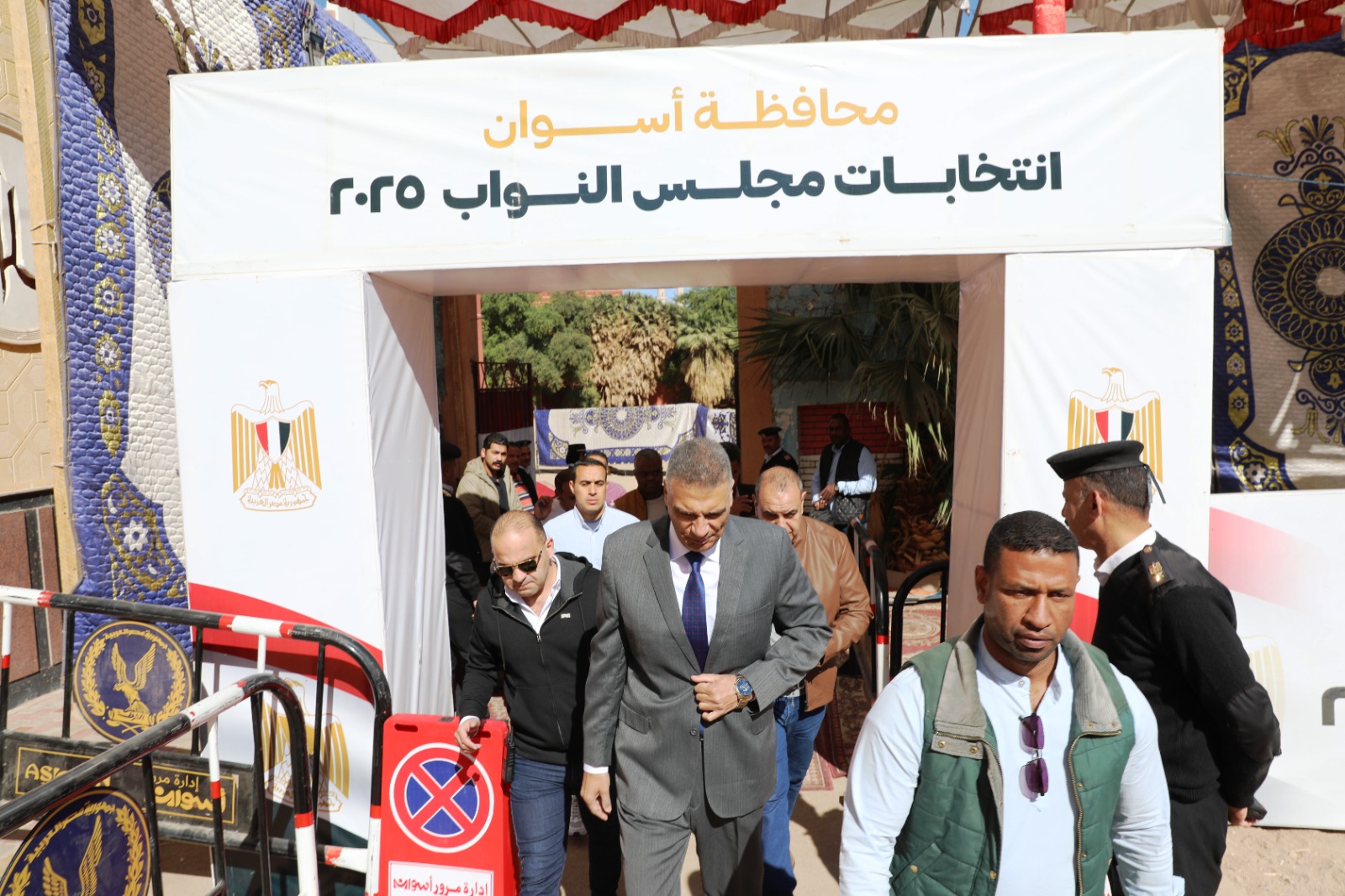 محافظ أسوان يتفقد اللجان محافظ أسوان يتفقد اللجان