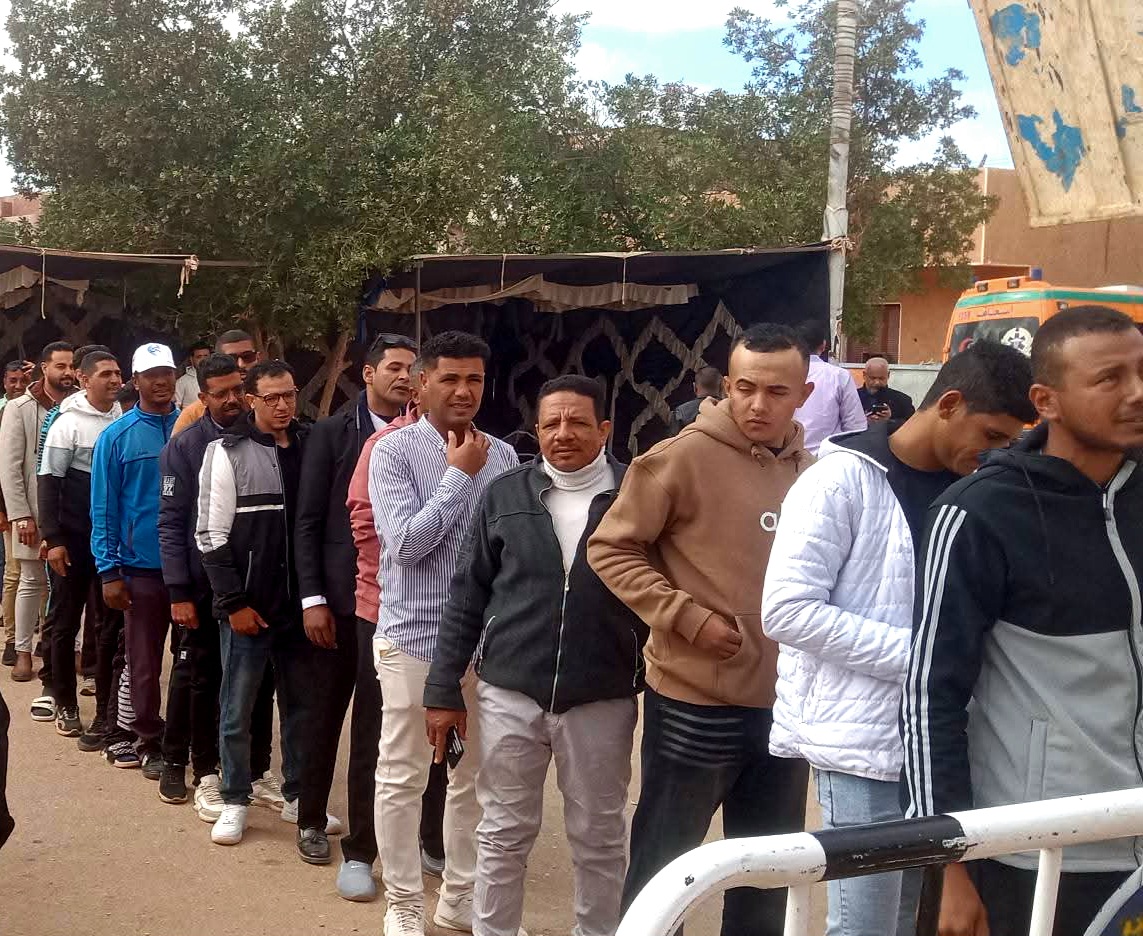 طوابير الناخبين علي تتزايد على اللجان  (8)