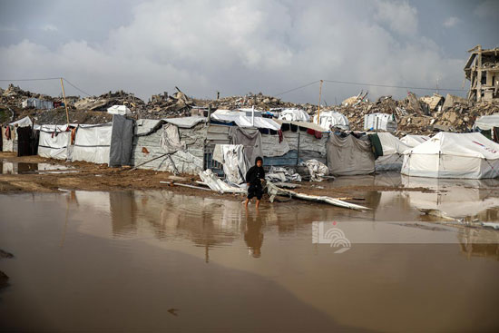 غرق خيام النازحين فى مياه الأمطار غرق خيام النازحين فى مياه الأمطار